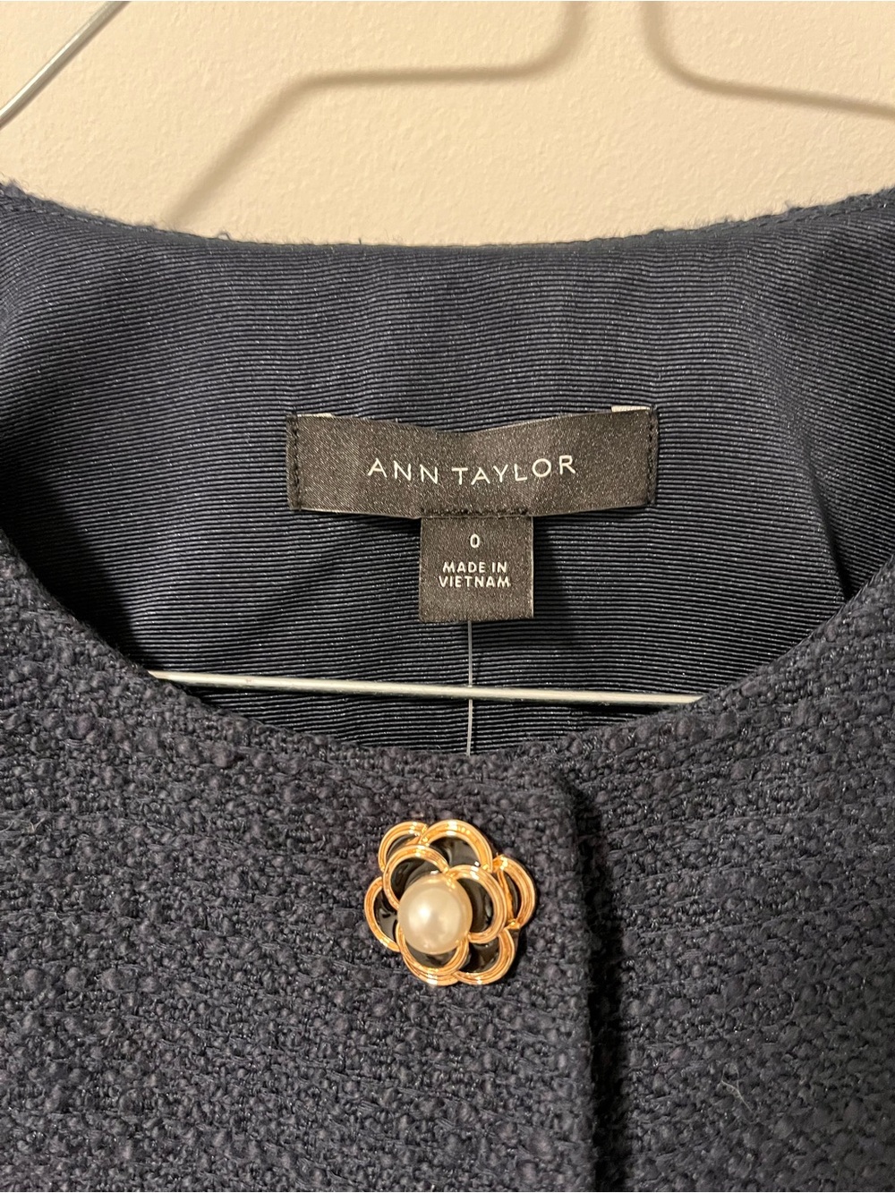 NWT Ann Taylor Navy Bouclé Cropped Jacket with Gold Flower Buttons - Picture 2 of 7